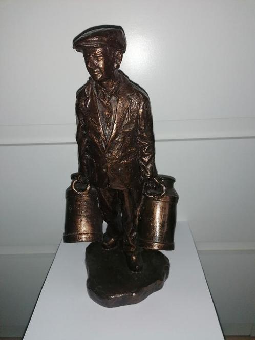 beeld boer met melkbussen, Antiek en Kunst, Kunst | Beelden en Houtsnijwerken, Ophalen