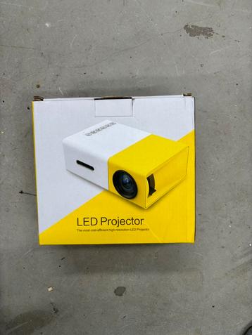 Kleine beamer beschikbaar voor biedingen