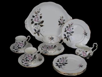 Royal Albert QUEENS MESSENGER servies beschikbaar voor biedingen