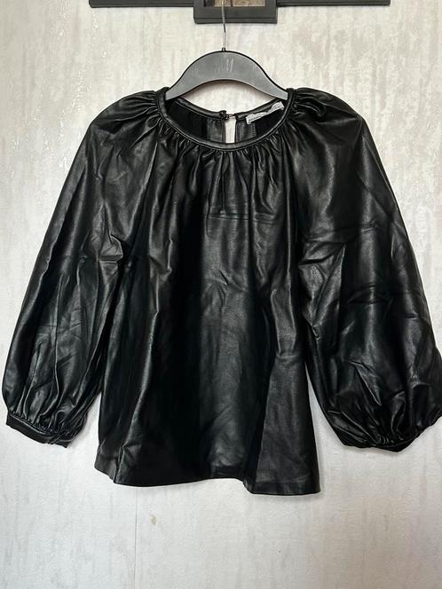 Zwarte faux leather top met pofmouwen – maat S, Kleding | Dames, Blouses en Tunieken, Zo goed als nieuw, Zwart, Ophalen of Verzenden