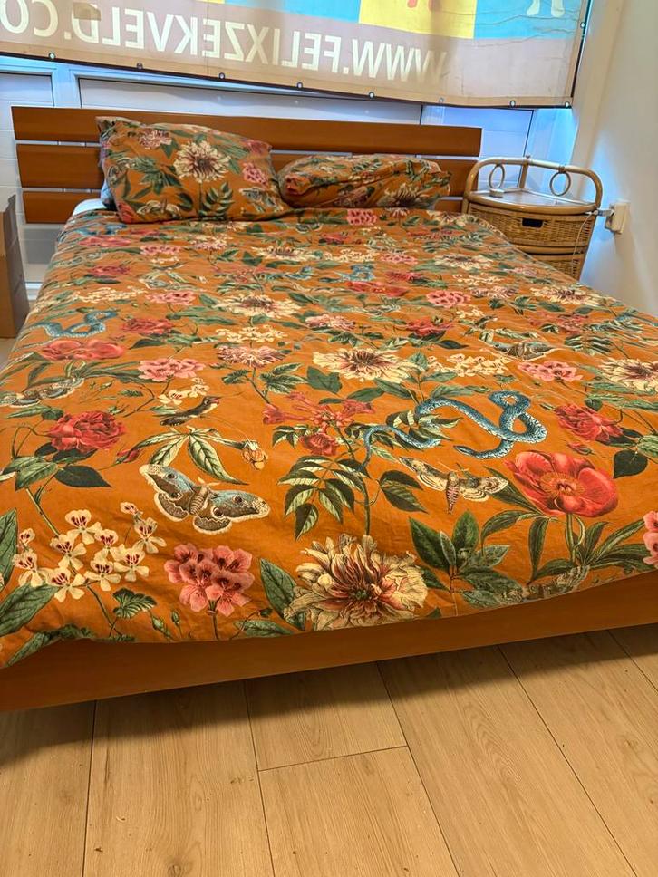 Mooi Tweepersoonsbed met matras 140x 200, Huis en Inrichting, Slaapkamer | Bedden, Zo goed als nieuw, Tweepersoons, 160 cm, 200 cm