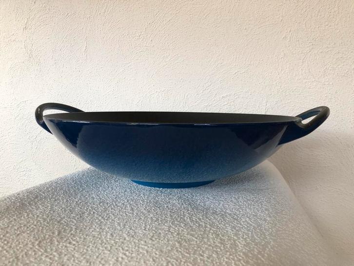 Grote gietijzeren wok pan 37 cm blauw, Huis en Inrichting, Keuken | Potten en Pannen, Zo goed als nieuw, Wok, Gietijzer, Inductieplaat