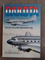 Dakota DC-3 / C-47 's onder Nederlandse vlag, Verzamelen, Luchtvaart en Vliegtuigspotten, Boek of Tijdschrift, Ophalen of Verzenden