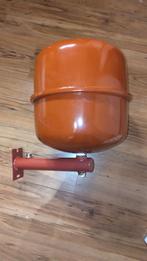 Te koop: Reflex Expansievat 18l incl beugel z.g.a.n., Ophalen, 30 tot 80 cm, Overige typen, Minder dan 60 cm