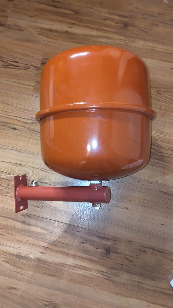 Te koop: Reflex Expansievat 18l incl beugel z.g.a.n., Doe-het-zelf en Verbouw, Verwarming en Radiatoren, Zo goed als nieuw, Overige typen