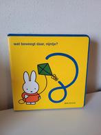 Nijntje Voelboekje - Wat Beweegt Daar?, Ophalen of Verzenden, Dick Bruna, Uitklap-, Voel- of Ontdekboek, 0 tot 6 maanden