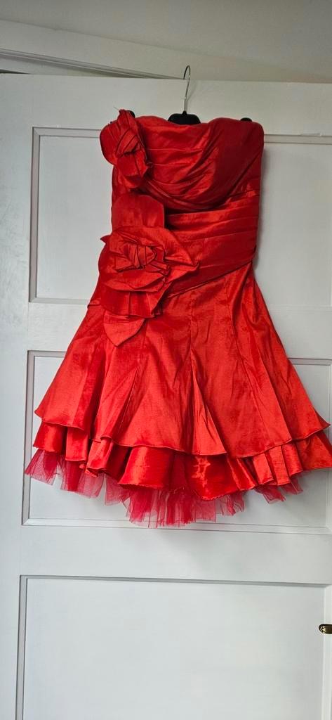 Galajurk Laona maat 36/S rood boven de knie 2x gedragen, Kleding | Dames, Gelegenheidskleding, Zo goed als nieuw, Galajurk, Maat 36 (S)
