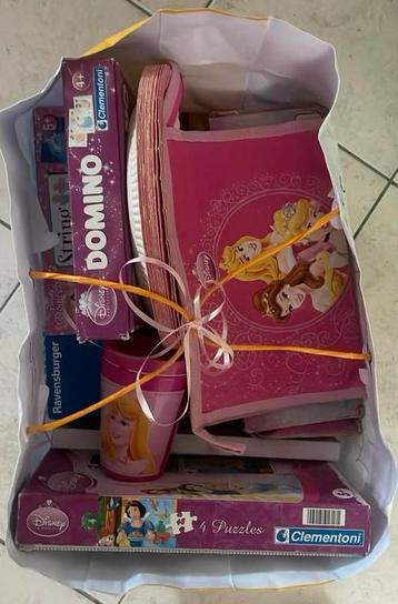 Hele tas vol met prinsessen spullen ( Disney spellen e.d.) beschikbaar voor biedingen