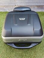 Nieuwe Givi topkoffer met rugkussen en bevestigingsplaat, Motoren, Ophalen of Verzenden, Zo goed als nieuw