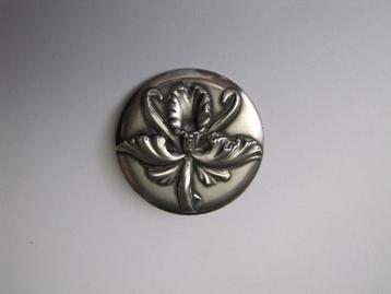 Broche Orchidee antiek verzilverd of zilver beschikbaar voor biedingen