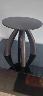 Brutalistische bijzettafel, gelakt metaal, Ophalen, Rond, Metaal of Aluminium, Minder dan 55 cm