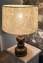 Robuuste tafellamp, Huis en Inrichting, Lampen | Tafellampen, Ophalen, Hout, Gebruikt, 50 tot 75 cm