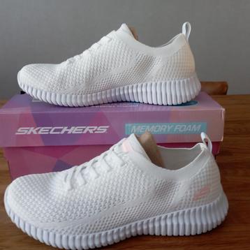 Skechers sneakers maat 40, wit (Nieuwstaat) beschikbaar voor biedingen