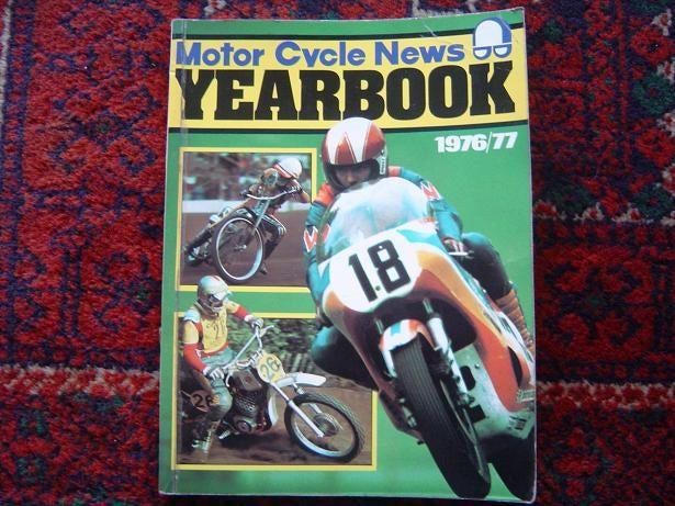 Motorcycle news yearbook 1976 / 1977 Moto Cross Road Race, Ophalen of Verzenden, Gelezen