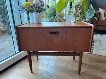 Vintage Deens Teakhout TV Kastje Klep Conische Pootjes 60’s beschikbaar voor biedingen