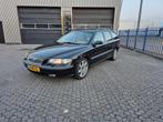 Volvo V70 2.4 170PK AUT 2003 Zwart, Auto's, 1556 kg, 1800 kg, Zwart, Zwart