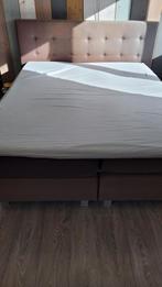 Gratis! Donkerbruin boxspring 160x200 met matrassen, Huis en Inrichting, Slaapkamer | Bedden, Ophalen, Gebruikt, Bruin, Stijlvol