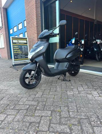 Peugeot Kisbee bromscooter beschikbaar voor biedingen