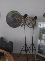 2 Staande lampen met houten kap en stalen voet, Huis en Inrichting, Lampen | Vloerlampen, Ophalen, Zo goed als nieuw, 150 tot 200 cm