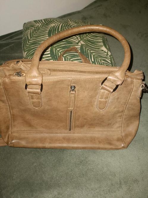 Leren dames hand/schouder tas bruin, Sieraden, Tassen en Uiterlijk, Tassen | Damestassen, Zo goed als nieuw, Handtas, Bruin, Ophalen of Verzenden