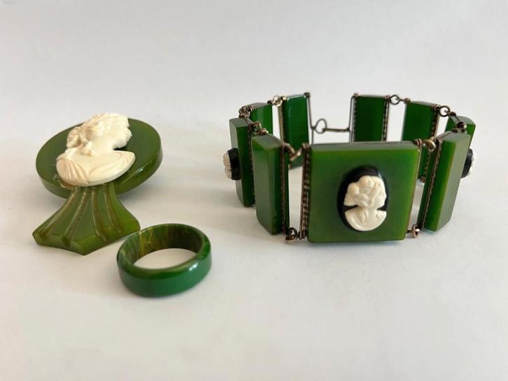 Groen Bakeliet Camee Broche, Armband en bijpassende ring, Sieraden, Tassen en Uiterlijk, Antieke sieraden, Armband, Overige materialen