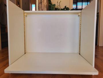 Wand commode wit inklapbaar  beschikbaar voor biedingen