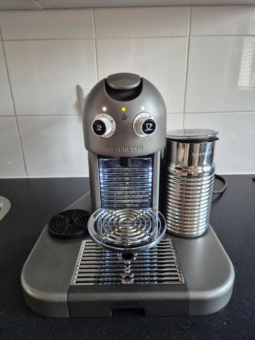 ZGAN Nespresso Gran Maestria koffie incl melkopschuimer, Witgoed en Apparatuur, Koffiezetapparaten, Zo goed als nieuw, Koffiemachine