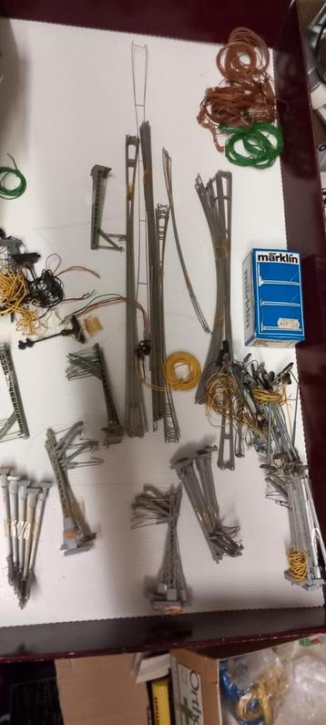 Te koop partij bovenleiding draad en masten +Lantaarns  ho beschikbaar voor biedingen