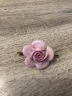 broche roze roosje, Sieraden, Tassen en Uiterlijk, Antieke sieraden, Ophalen of Verzenden, Overige materialen, Broche