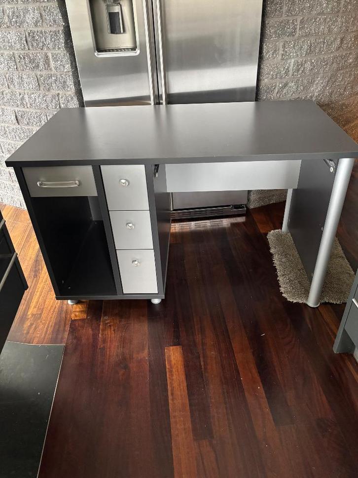 Bureau GRATIS af te halen, Huis en Inrichting, Bureaus, Zo goed als nieuw, Bureau, Ophalen