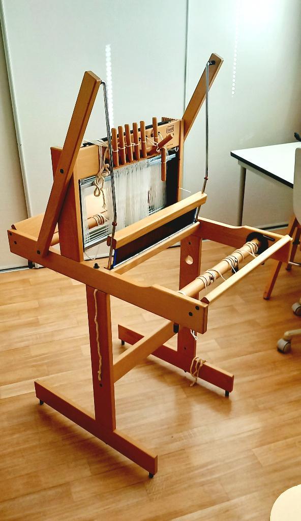 Louët opvouwbaar tafelweefgetouw Kombo 40 4+4 met onderstel, Hobby en Vrije tijd, Overige Hobby en Vrije tijd, Zo goed als nieuw