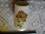 koffiemelk witte vaas met herfstkleur bloemen Kitty Gouda, Verzenden