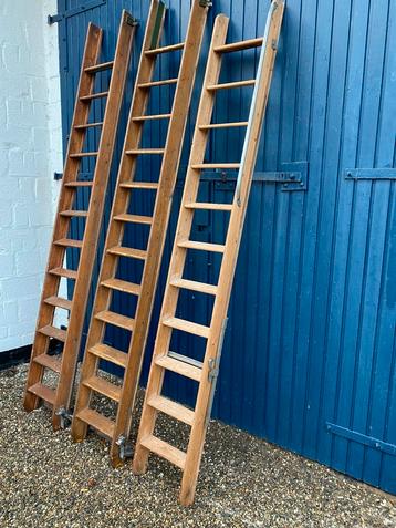 Oude houten bibliotheektrap molenaarstrap zoldertrap beschikbaar voor biedingen