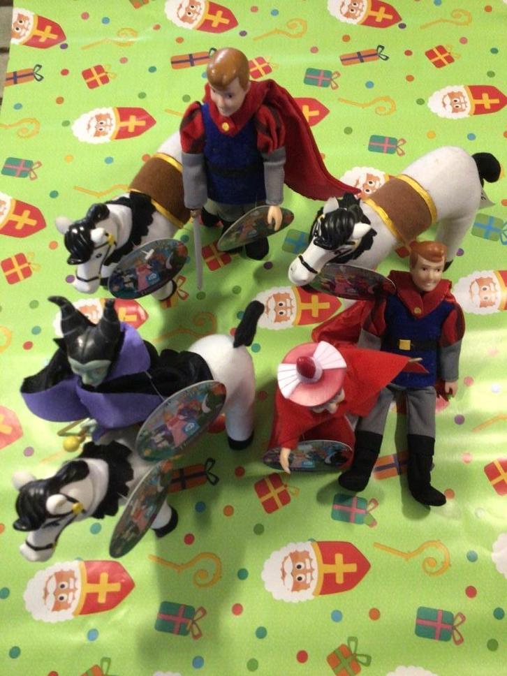 AH Disney actie prins op witte paard met heks en goede fee, Verzamelen, Disney, Nieuw, Beeldje of Figuurtje, Sneeuwwitje of Doornroosje