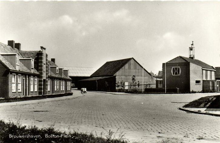 Brouwershaven, Boston-Plein - ongelopen, Verzamelen, Ansichtkaarten | Nederland, Ongelopen, Zuid-Holland, Voor 1920, Ophalen of Verzenden