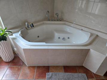Hoek whirlpool, 2 persoons. Incl kraan! 155cmx90cm beschikbaar voor biedingen