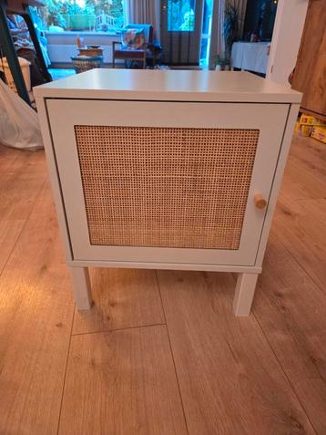 Wit kastje  38x38x45cm beschikbaar voor biedingen