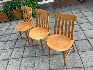Vintage stoelen retro  beschikbaar voor biedingen