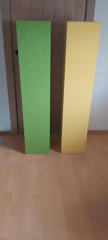 6 kleurrijke hangkastjes in mooie staat  beschikbaar voor biedingen
