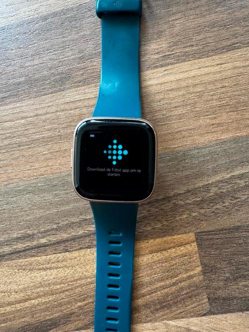 Fitbit versa 2 groen + roze bandjes, Sieraden, Tassen en Uiterlijk, Smartwatches, Gebruikt, Android, Roze, Afstand, Calorieverbanding
