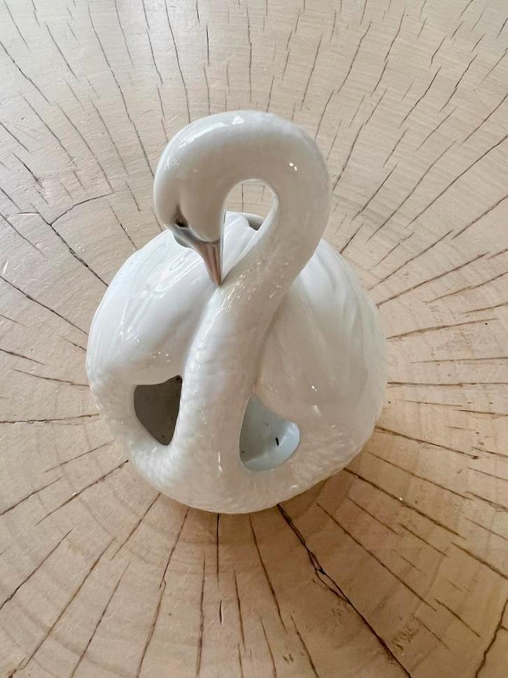 Lladro zwaan handgemaakt porseleinen beeldje perfecte staat, Verzamelen, Beelden en Beeldjes, Zo goed als nieuw, Dier, Ophalen of Verzenden