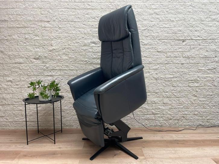 ZGAN Prominent S-100 Large sta op stoel relax fauteuil stoel, Huis en Inrichting, Fauteuils, Zo goed als nieuw, Leer, 50 tot 75 cm