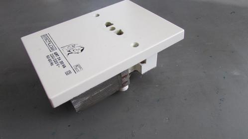 Schupa GRT 24 scheerstopcontact, Doe-het-zelf en Verbouw, Elektra en Kabels, Gebruikt, Stopcontact, Ophalen