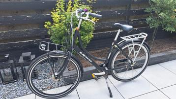 Dames fiets beschikbaar voor biedingen