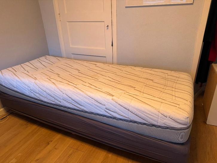 Boxspring bedden met Auping matrassen, Huis en Inrichting, Slaapkamer | Boxsprings, Gebruikt, 80 cm, 200 cm, Eenpersoons, Crème