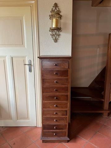 Hoge smalle ladekast - 47x40,5x135,5 cm beschikbaar voor biedingen