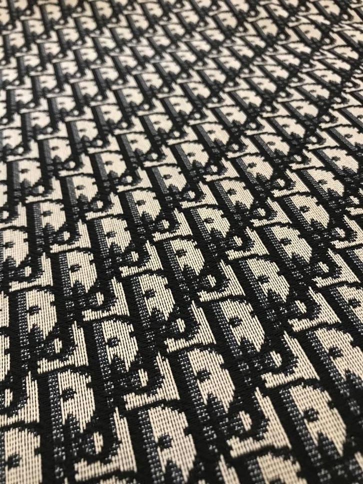 DIOR KLEDING STOF, DIOR JAS TAS STOF, PRIVE/ HOBBY GEBRUIK, Hobby en Vrije tijd, Stoffen en Lappen, Nieuw, Leer of Kunstleer, 120 cm of meer