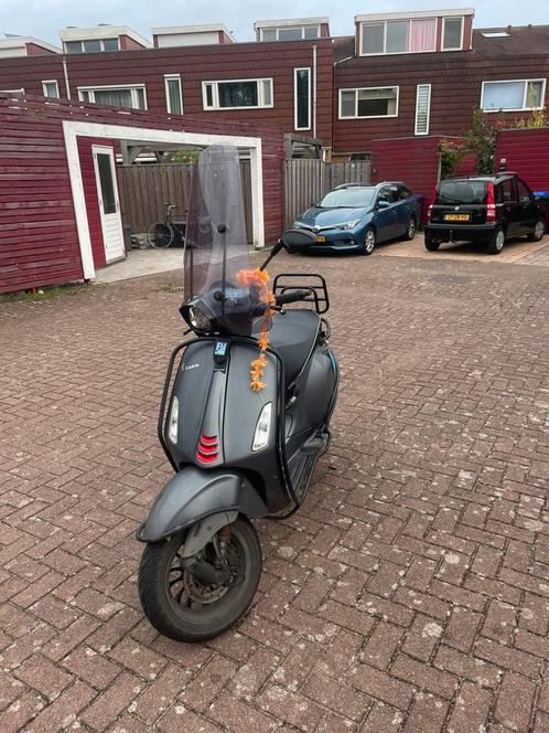 Vespa sprint 2018 matt grey, Fietsen en Brommers, Scooters | Vespa, Gebruikt, Vespa S, Maximaal 45 km/u, Benzine, Ophalen