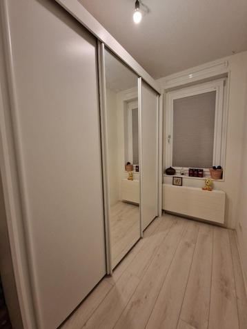 Schuifdeurkast Royal 235cm hoog ...als nieuw beschikbaar voor biedingen