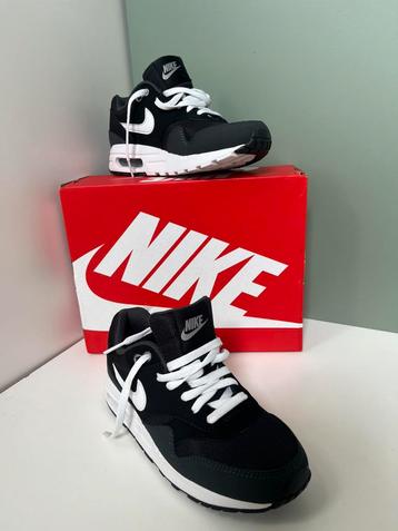 Nieuwe Nike schoenen 35,5 beschikbaar voor biedingen